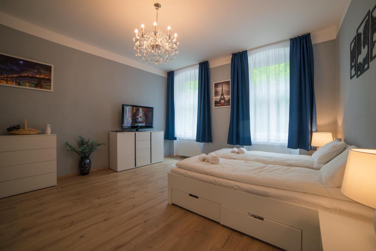 Class In Carlsbad * Karlovy Vary